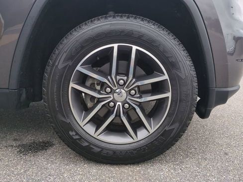 Used 2017 Jeep Grand Cherokee Limited AWD/4WD image 11