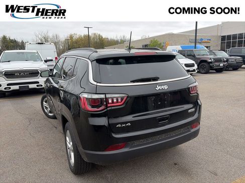 Used 2023 Jeep Compass Latitude w/ Convenience Group AWD/4WD image 3