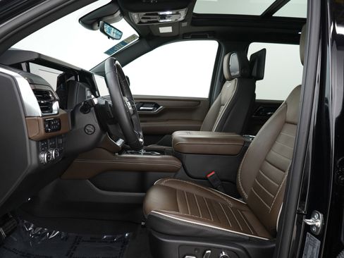 Used 2025 GMC Yukon Denali Ultimate AWD/4WD image 26