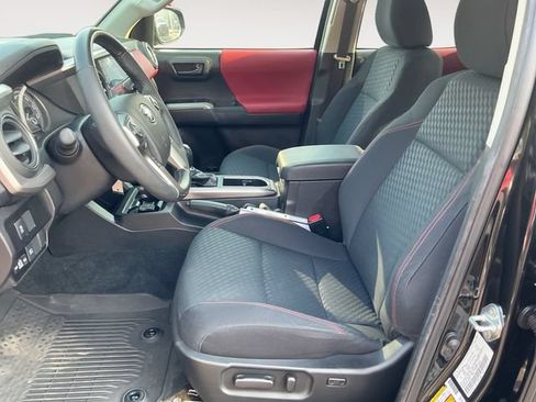 Used 2022 Toyota Tacoma SR5 w/ Technology Package RWD image 10