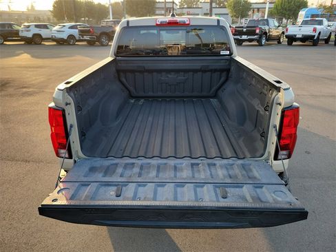 Used 2023 Chevrolet Colorado Trail Boss w/ Technology Package image 18