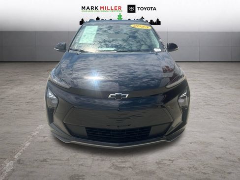 Used 2023 Chevrolet Bolt EUV Premier w/ Sun & Sound Package FWD image 9