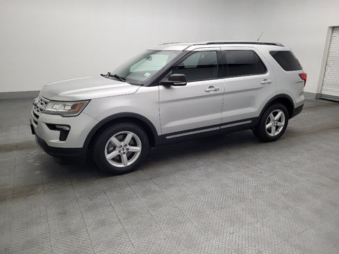 Used 2019 Ford Explorer XLT w/ Equipment Group 201A FWD image 2