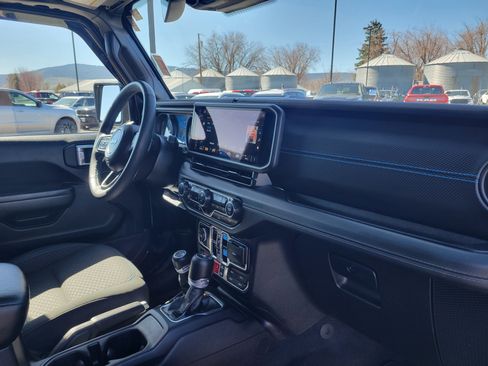 Used 2024 Jeep Wrangler Unlimited Rubicon 4xe w/ Technology Group image 20