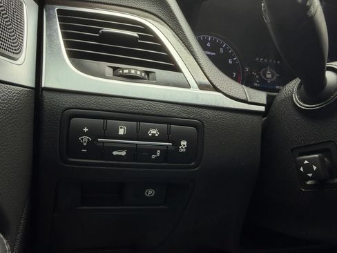 Used 2017 Genesis G80 3.8 RWD image 27
