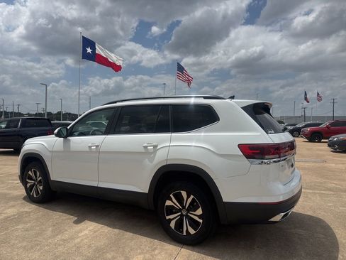 Used 2024 Volkswagen Atlas SE FWD image 14