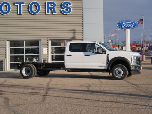 New 2026 Ford F550 4x4 Crew Cab Super Duty w/ XLT Value Package image 2