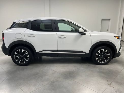 Used 2025 Nissan Kicks SV AWD/4WD image 10