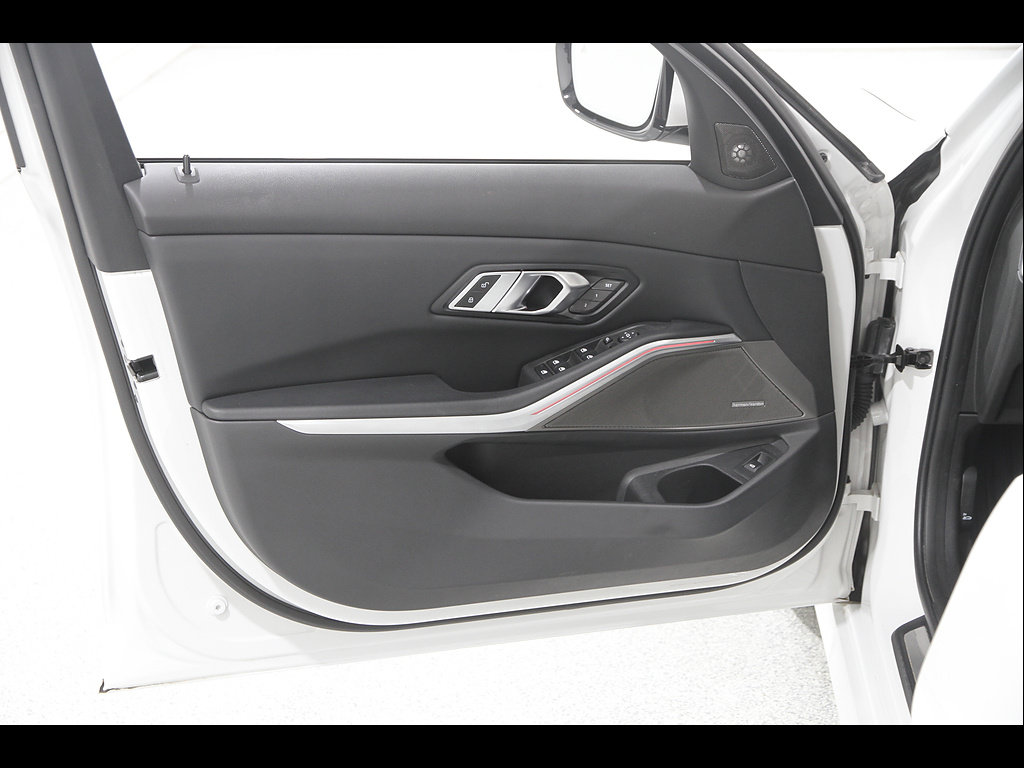 Used 2023 BMW 330i xDrive Sedan w/ Premium Package AWD/4WD image 4