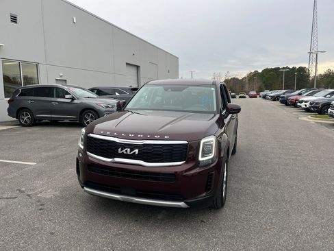 Used 2022 Kia Telluride LX image 2