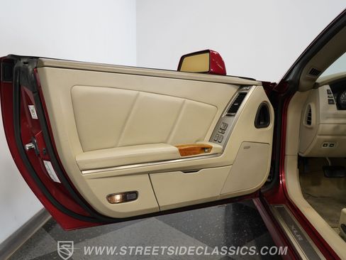 Used 2005 Cadillac XLR image 40