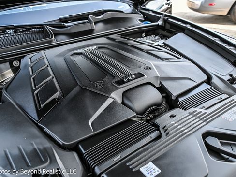 Used 2023 Bentley Bentayga Extended Wheelbase image 17