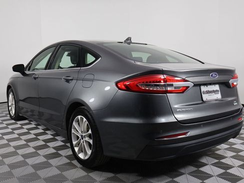 Used 2020 Ford Fusion SE image 4