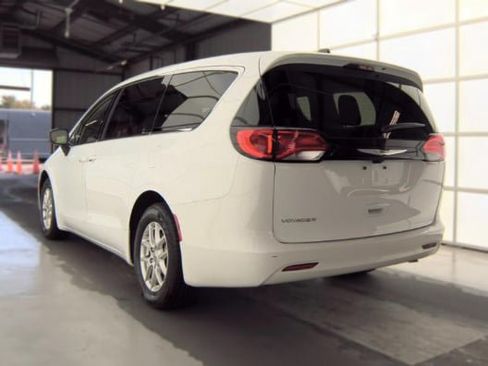 Used 2024 Chrysler Voyager LX FWD image 8