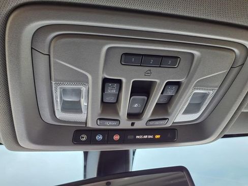 Used 2022 Chevrolet Silverado 1500 LTZ AWD/4WD image 19