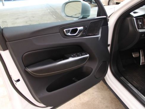 Used 2019 Volvo XC60 T6 R-Design w/ Protection Package Premier image 11