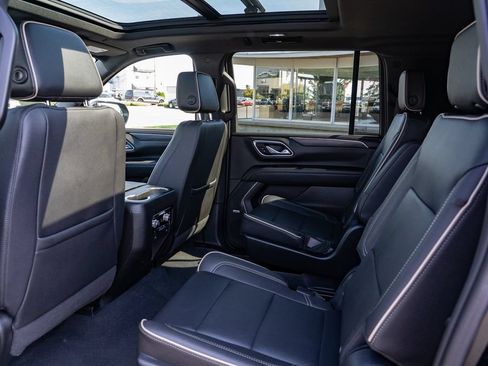 Used 2023 GMC Yukon XL SLT w/ SLT Premium Package AWD/4WD image 30