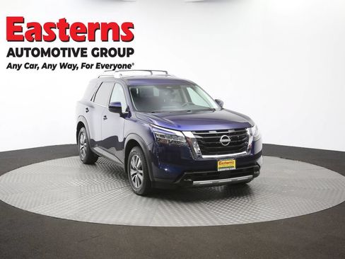 Used 2023 Nissan Pathfinder SL AWD/4WD image 51