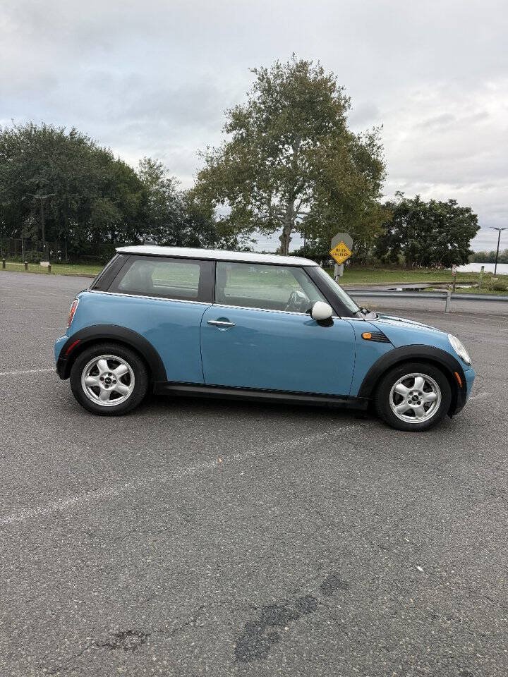 Used 2009 MINI Cooper Hardtop w/ Premium Pkg FWD image 8