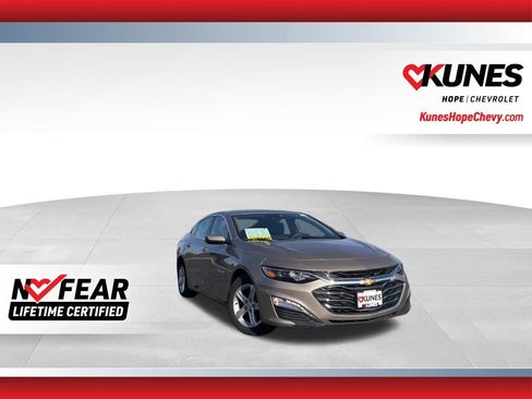 Used 2024 Chevrolet Malibu LT image 1