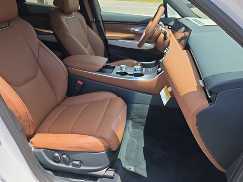 New 2026 Genesis GV70 2.5T Advanced AWD/4WD image 32