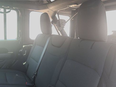 Used 2022 Jeep Wrangler Unlimited Sport AWD/4WD image 18
