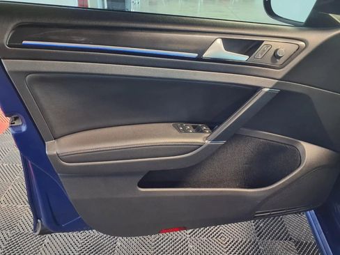 Used 2017 Volkswagen Golf R 4-Door image 16