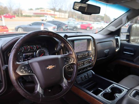 Used 2015 Chevrolet Silverado 2500 LTZ w/ LTZ Plus Package image 15