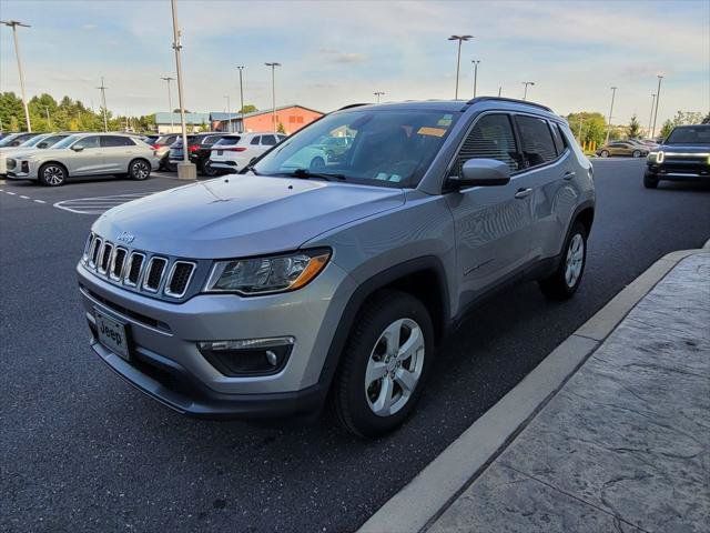 Used 2020 Jeep Compass Latitude w/ Cold Weather Group AWD/4WD image 9