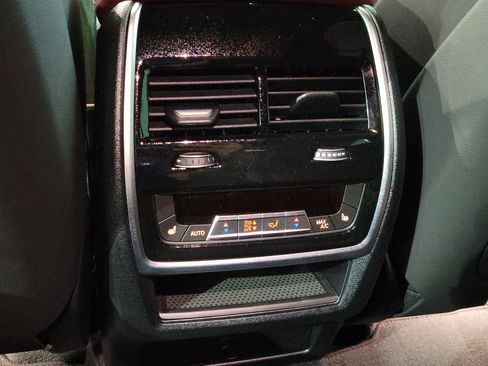 New 2026 BMW X6 xDrive40i w/ Climate Comfort Package image 11