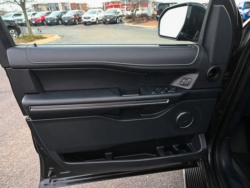 Used 2022 Ford Expedition Max XLT image 20