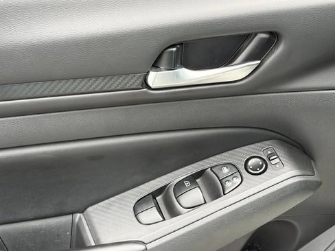 Used 2024 Nissan Altima 2.5 SV FWD image 5