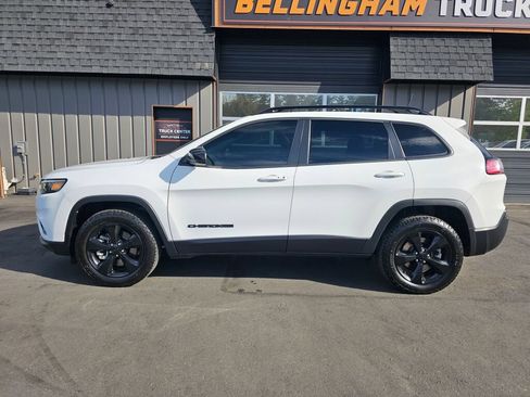 Used 2022 Jeep Cherokee Latitude Lux w/ Sun & Sound Group AWD/4WD image 2