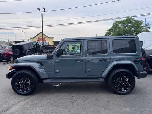 Used 2025 Jeep Wrangler Unlimited Sahara AWD/4WD image 4