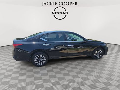 Used 2023 Nissan Altima 2.5 SV FWD image 4