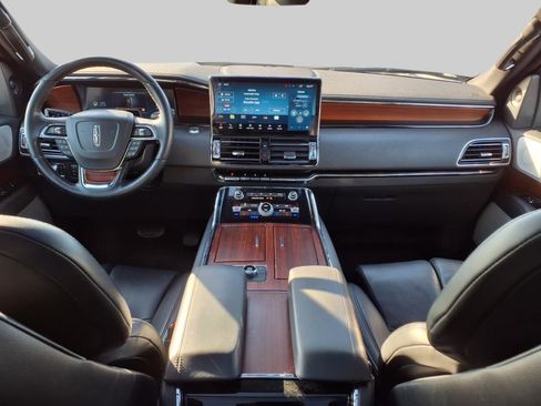 Used 2022 Lincoln Navigator Reserve image 9