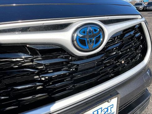 Used 2024 Toyota Highlander LE image 28