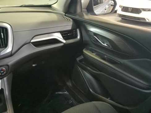 Used 2024 GMC Terrain SLE FWD image 16