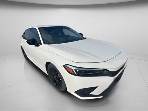 Used 2023 Honda Civic Sport image 2