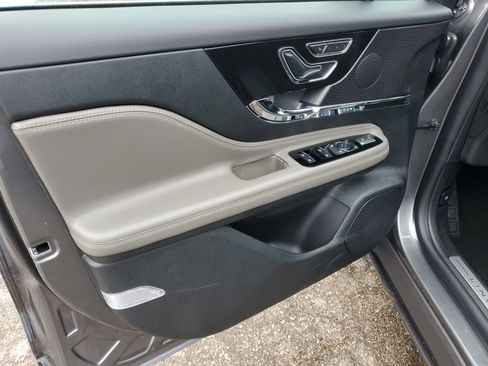 Used 2025 Lincoln Corsair AWD w/ Equipment Group 101A image 10