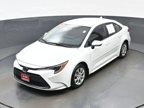 Used 2026 Toyota Corolla LE FWD image 34