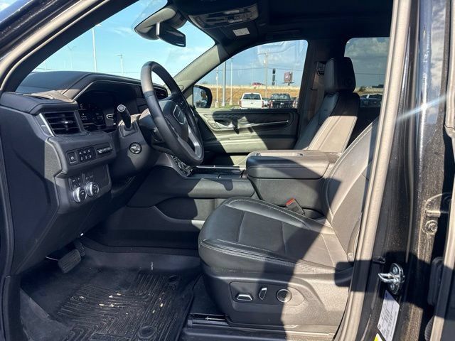 Used 2023 GMC Yukon XL Denali AWD/4WD image 10