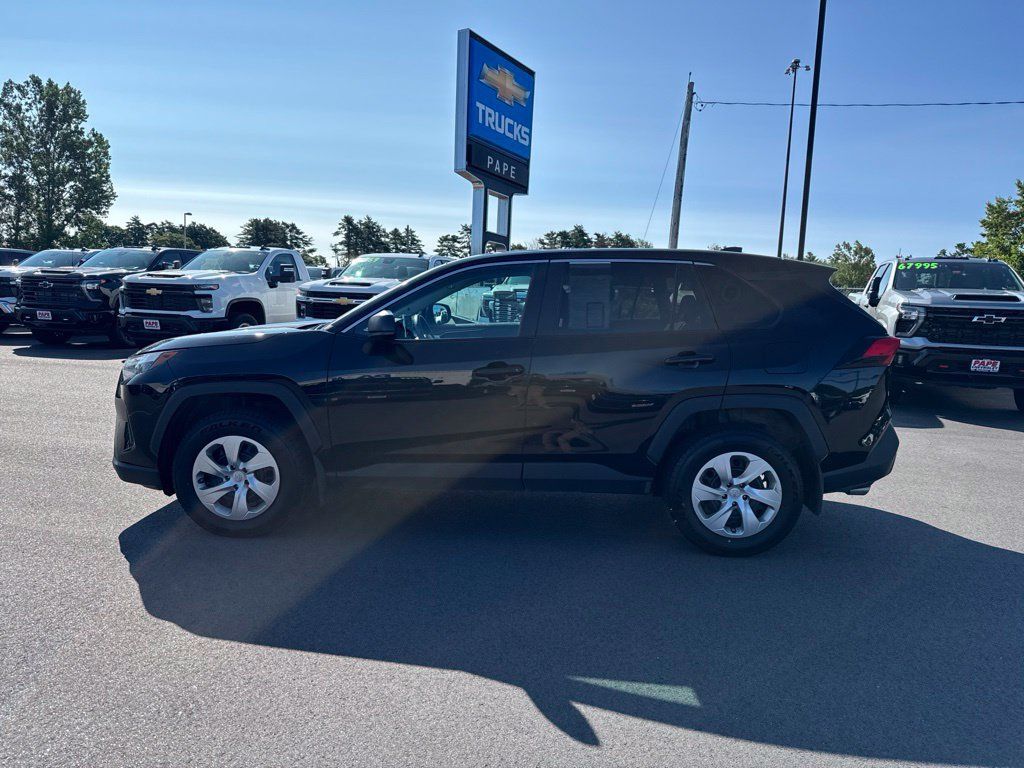 Used 2023 Toyota RAV4 LE AWD/4WD image 8