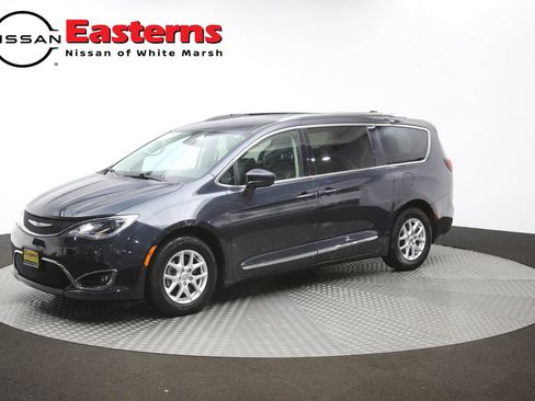 Used 2020 Chrysler Pacifica Touring-L FWD image 58