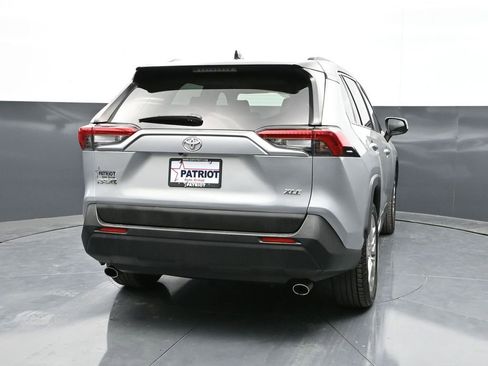 Used 2020 Toyota RAV4 XLE Premium FWD image 2