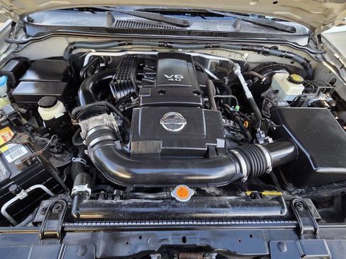 Used 2007 Nissan Frontier LE w/ Leather Pkg image 13