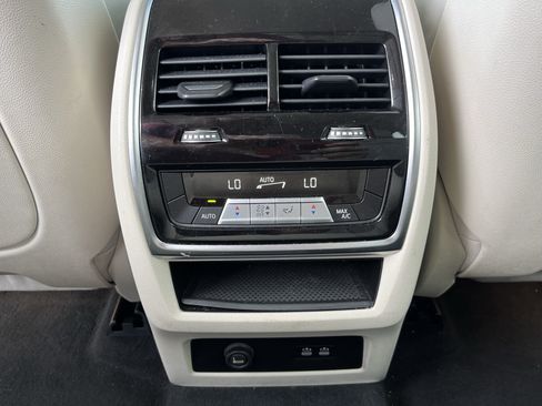 Used 2020 BMW X7 xDrive40i w/ Premium Package AWD/4WD image 32