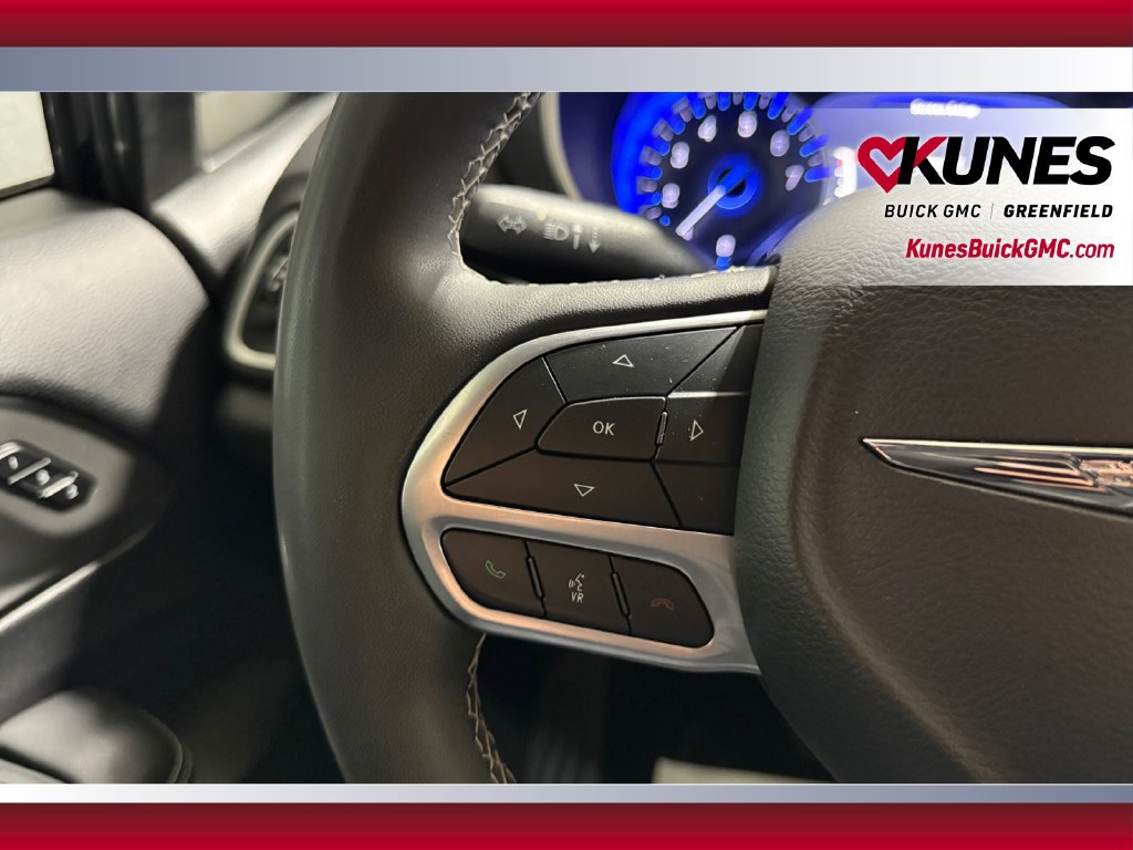 Used 2025 Chrysler Pacifica Select FWD image 17
