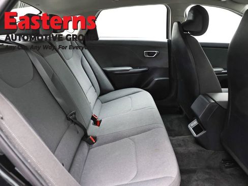 Used 2025 Kia K4 LXS image 23