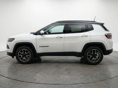 Used 2025 Jeep Compass Trailhawk AWD/4WD image 5